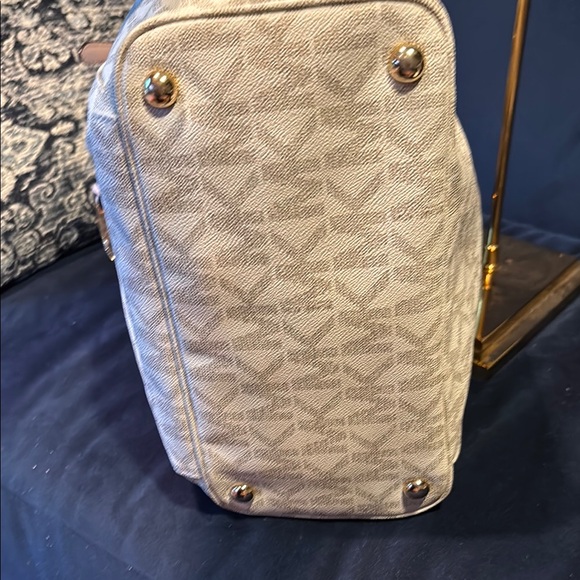 Michael Kors Monogram Cream and Tan Tote - Picture 6 of 9